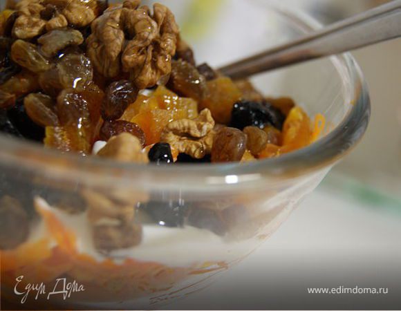 Салат из тыквы с изюмом и сметанкой Салат из тыквы с изюмом и сметанкой