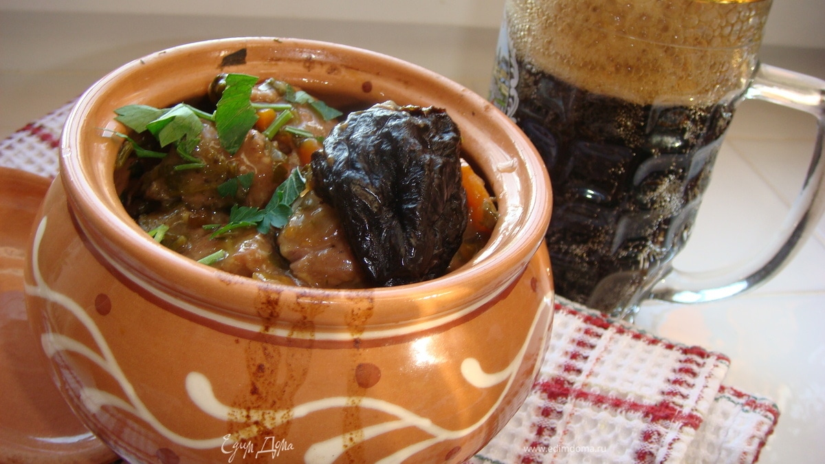 Мясо с портером и черносливом.