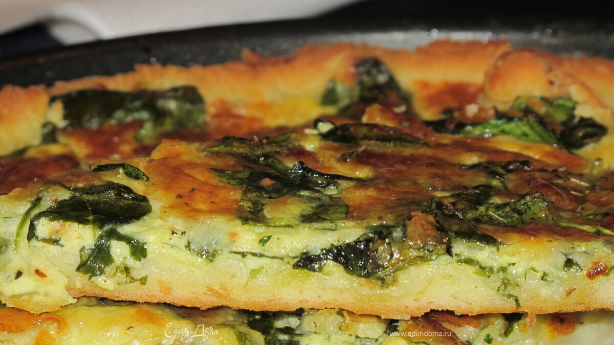 Пирог с моцареллой и шпинатом