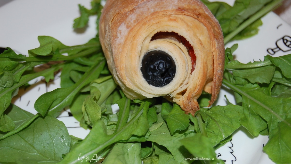 Пирожки с соленой сёмгой к завтраку.