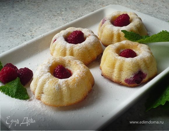 Нежные манные маффины с малиной