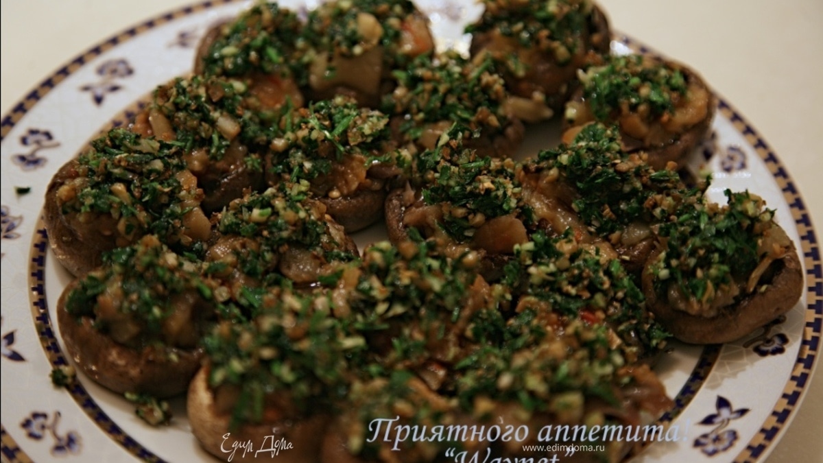 Теплая закуска из баклажанов с грибами