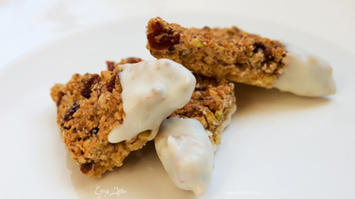 Ореховые треугольнички (Cranberry-pistachio-coconut triangles)