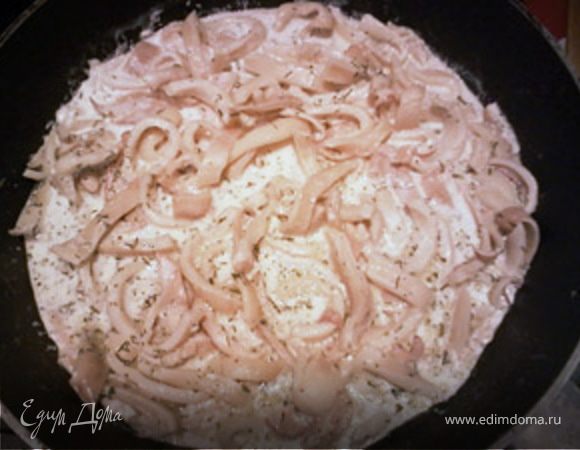 Кальмары, тушеные в сметане