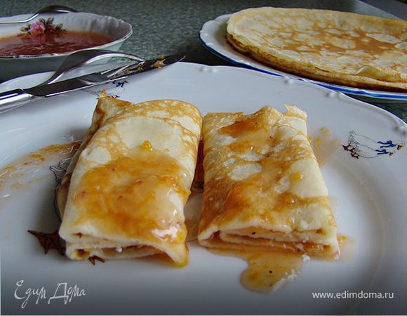 Блинчики с клубнично-апельсиновым сиропом.