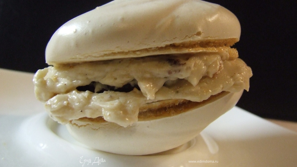 Пирожное "Безе с кофейным кремом и черносливом"