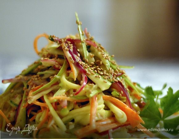 Салат огуречно-морковный с кунжутом (постный)