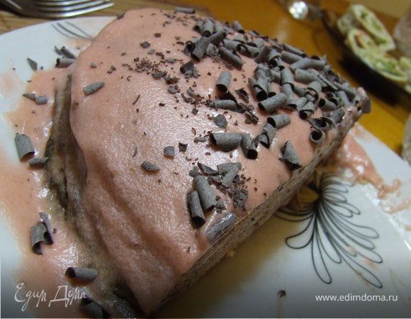 Блинный торт с бананово-клубничным кремом