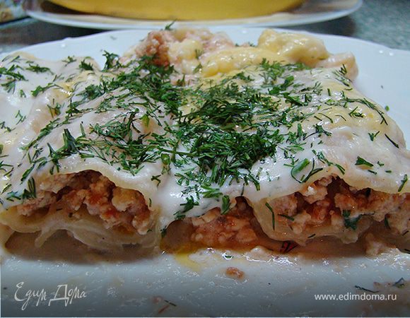 Каннелони с мясной начинкой под соусом бешамель Каннелони с мясной начинкой под соусом бешамель