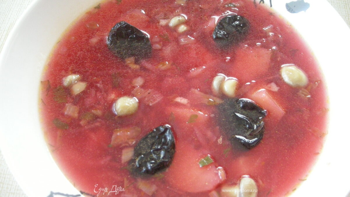 Борщ с черносливом и грибами