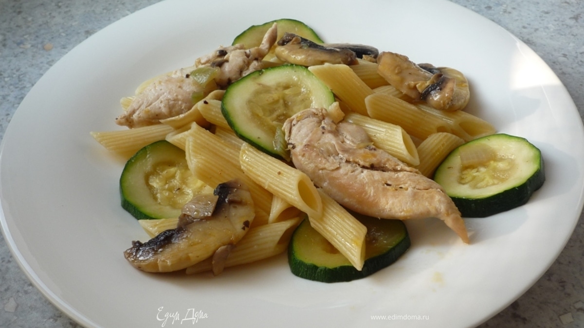 Куриная грудка с цукини