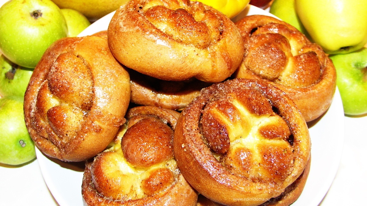 Постные булочки с корицей