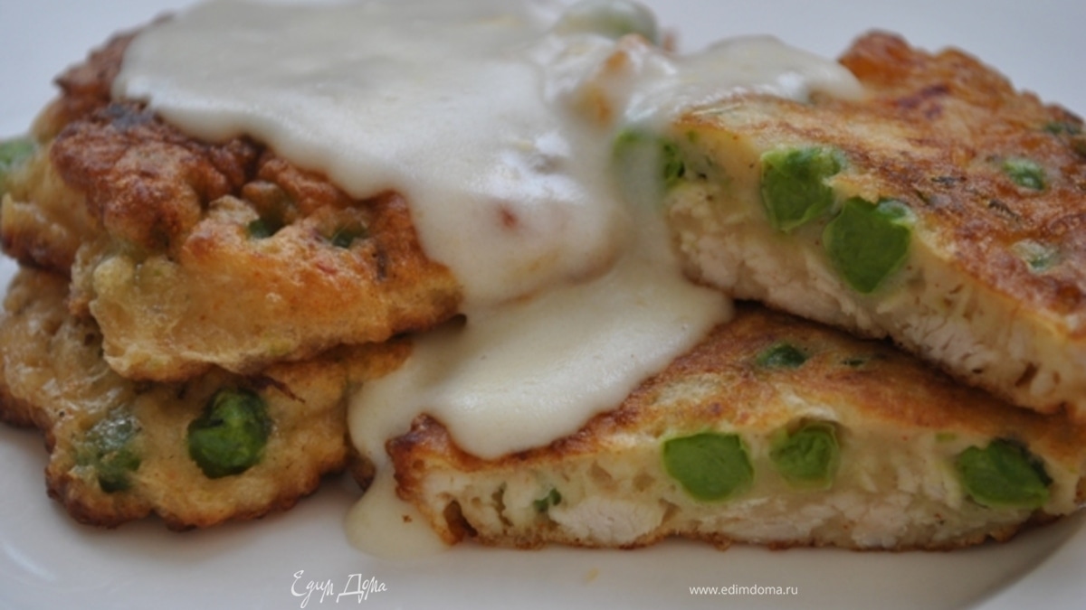 Бабушкины куриные оладьи и соус "Морней"