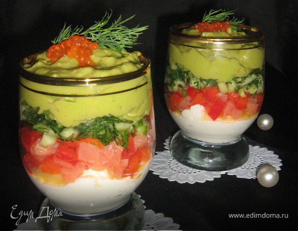 Verrines с сёмгой, сырным кремом и кремом из авокадо