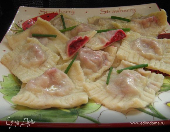 Равиоли со свеклой,творогом и пармезаном.