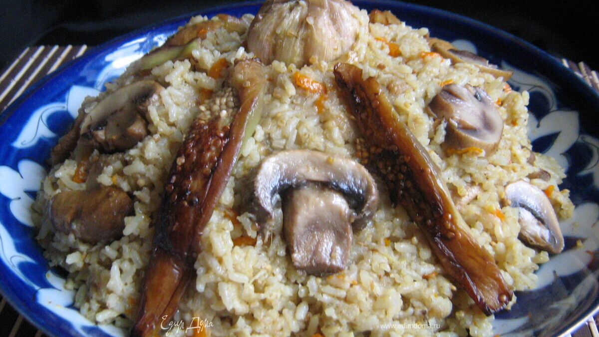 Рис с баклажанами и шампиньонами "по-пловски".
