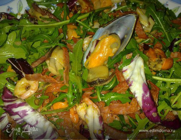 Мидии и креветки с чоризо