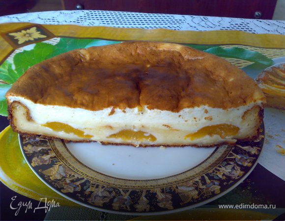 Творожной пирог с консервированными персиками