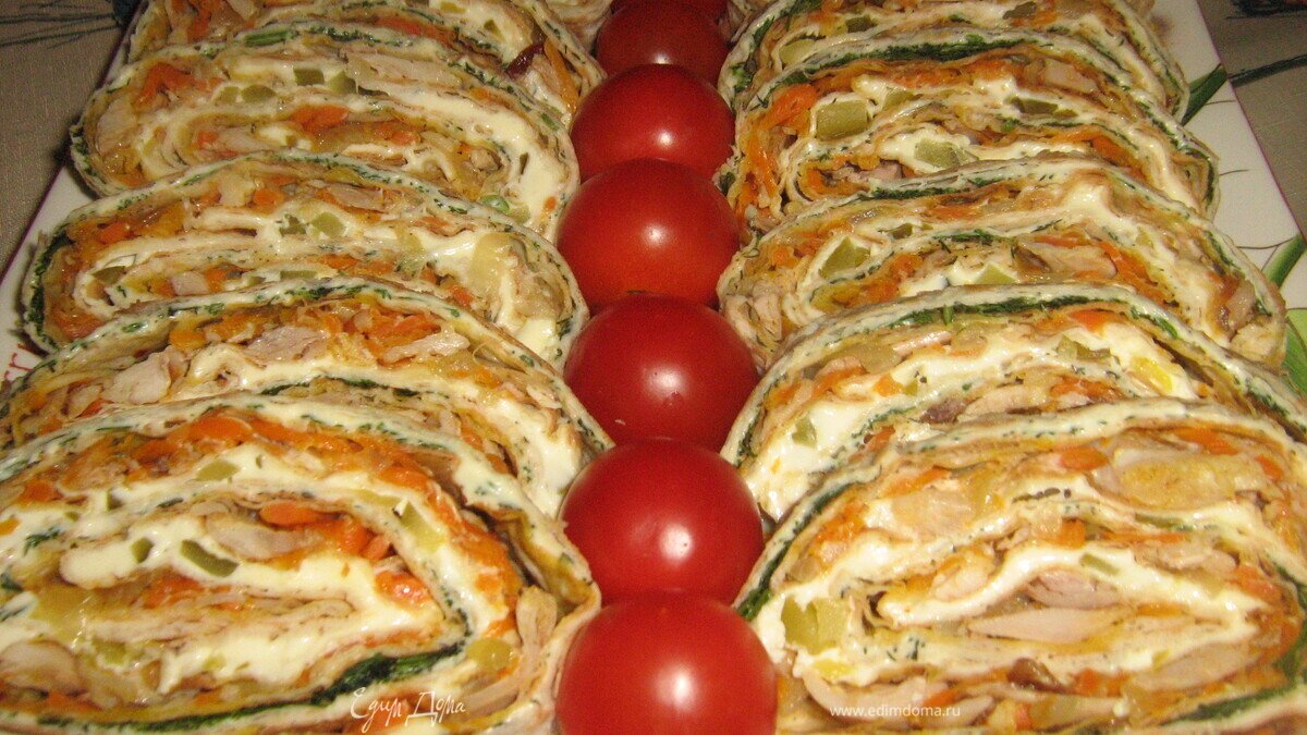 Рулет из лаваша с курицей,сыром и овощами