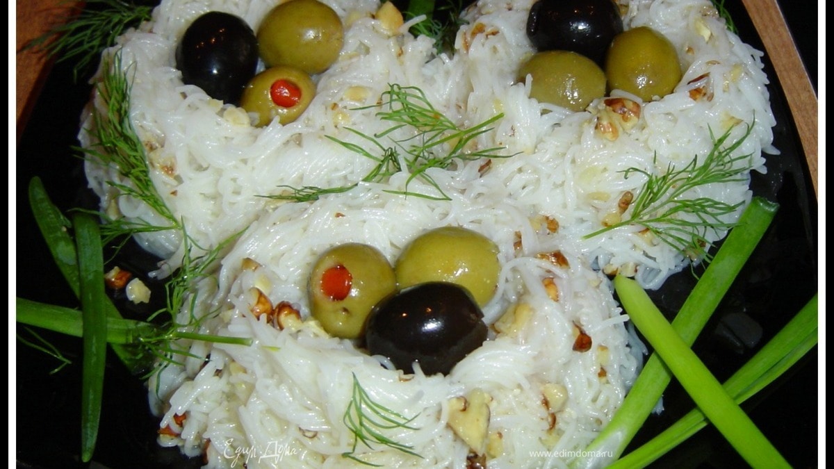 Гнезда из рисовой вермишели