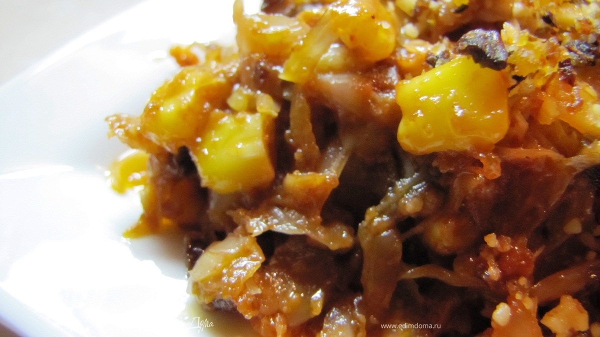 Тушеная капуста с кукурузой, курагой, черносливом...и орехом