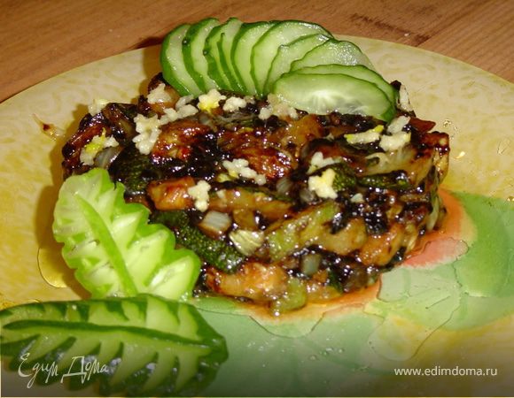 Жареные кабачки с чесноком и соевым соусом Жареные кабачки с чесноком и соевым соусом