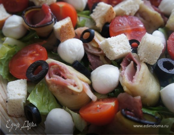 Салат с рулетами из баклажана и бекона Салат с рулетами из баклажана и бекона