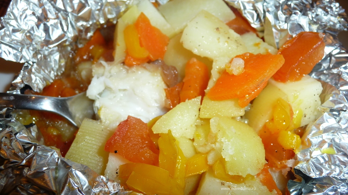 Рыба запеченная с овощами в фольге 