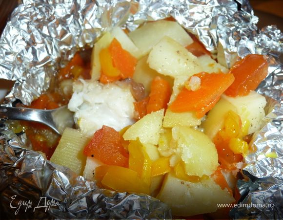 Рыба запеченная с овощами в фольге 