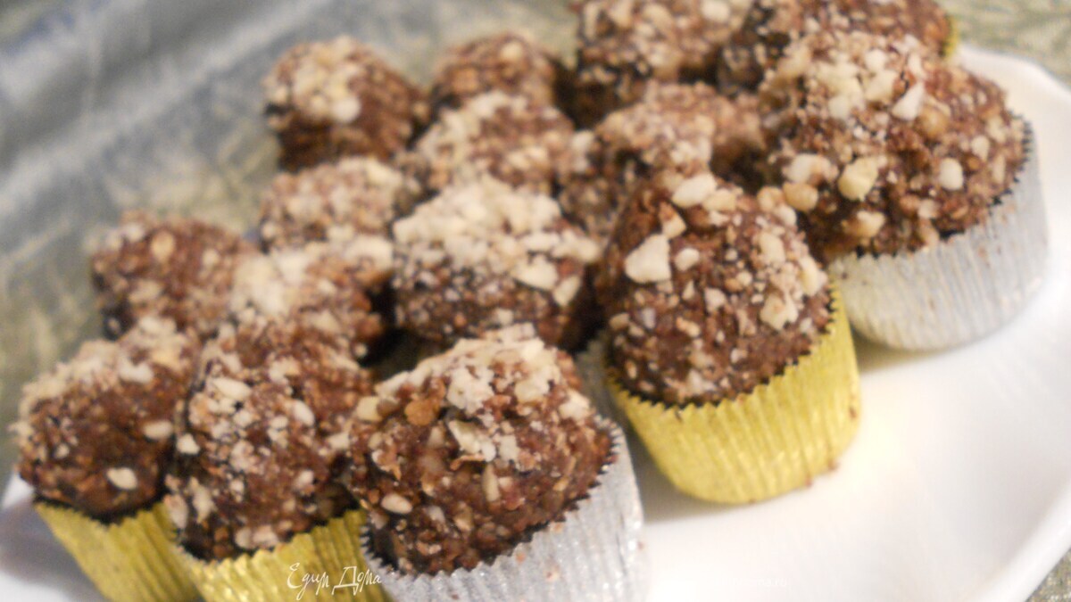 Шоколадные конфеты с вафлями и орехами