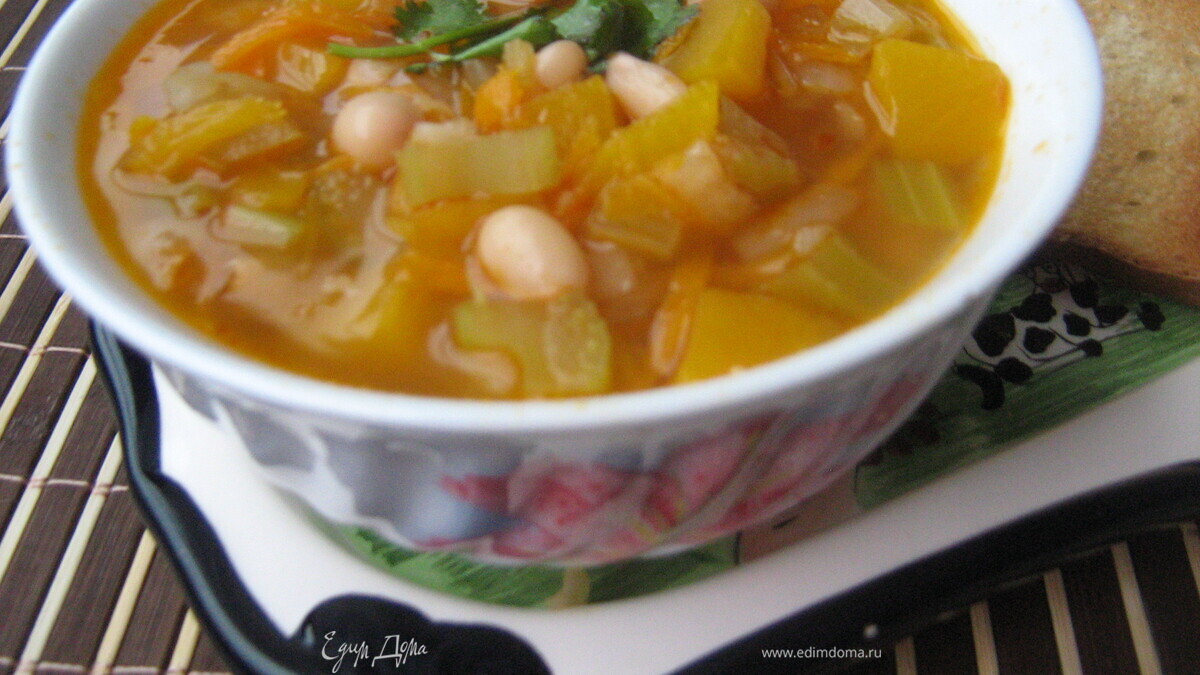 Фасолевый суп с тыквой и имбирём