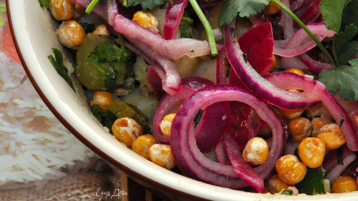 Теплый картофельный салат с нутом. (Постные дни)