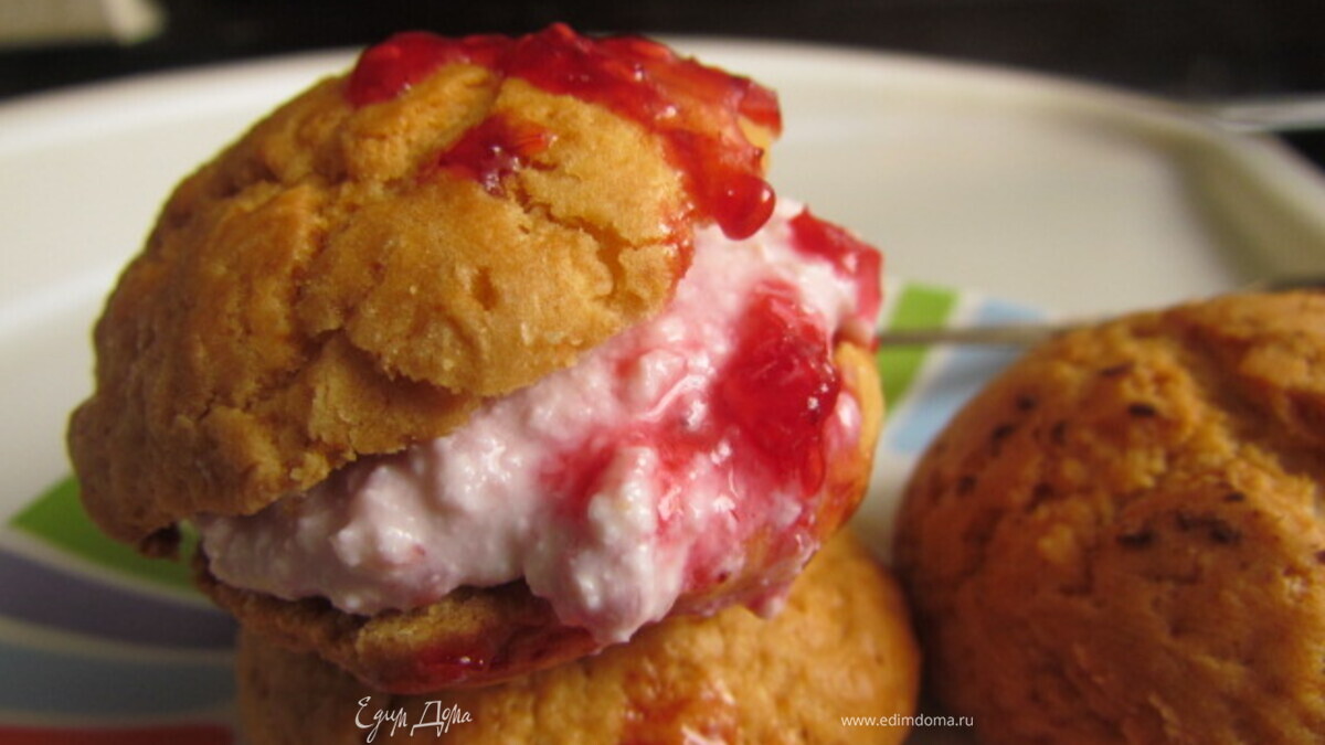 Ароматные сконы с корицей и  начинкой из творога и малины!