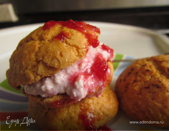 Ароматные сконы с корицей и  начинкой из творога и малины!
