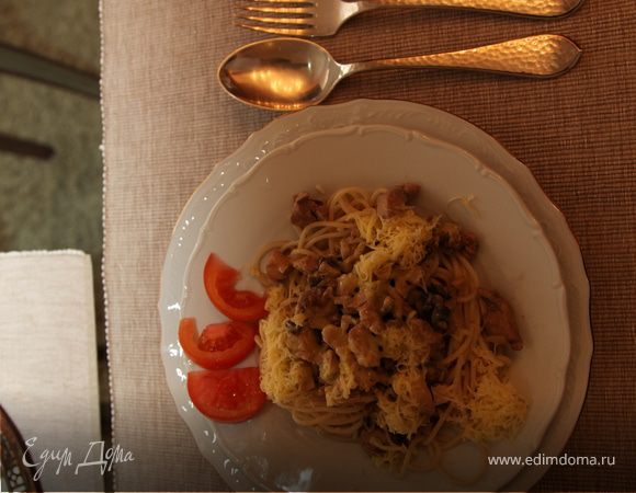 Паста карбонара с курицей, грибами и сливками Паста карбонара с курицей, грибами и сливками