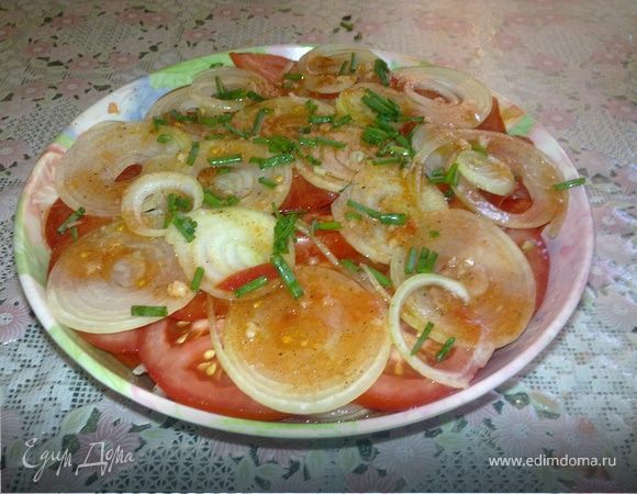 Салат из помидоров с чесноком