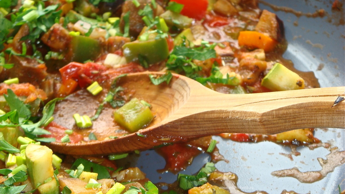 Булгур, киноа и много вкусных овощей.