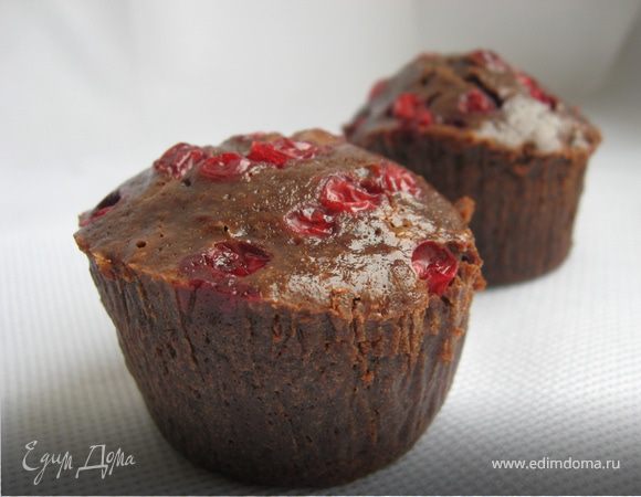 Шоколадно-сырное пирожное с брусникой Шоколадно-сырное пирожное с брусникой