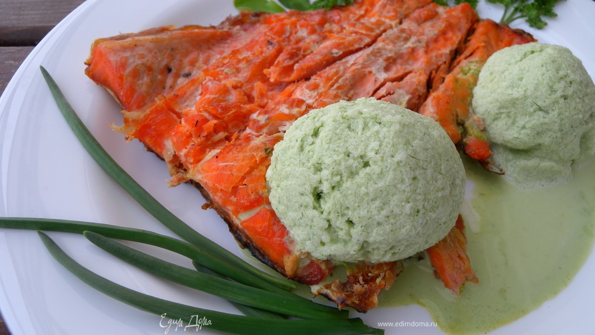 Семга-гриль с мороженым из петрушки