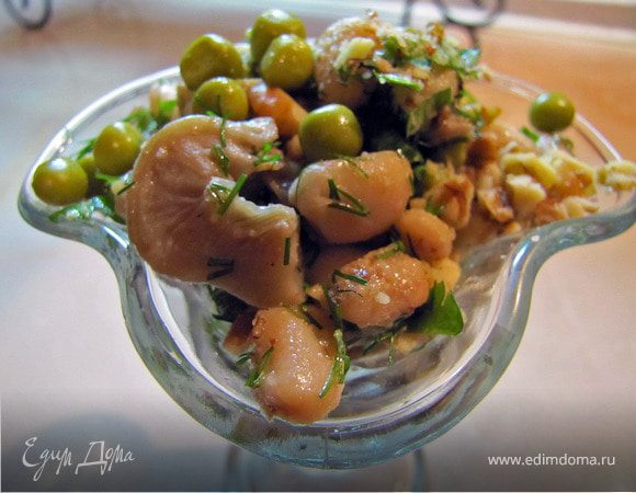 Теплый фасолевый салат с грибами и орехами... Теплый фасолевый салат с грибами и орехами...