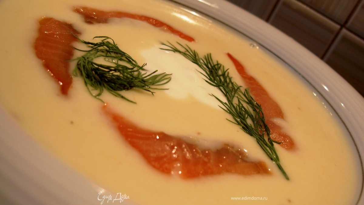 Луковый суп с сыром и лососиной