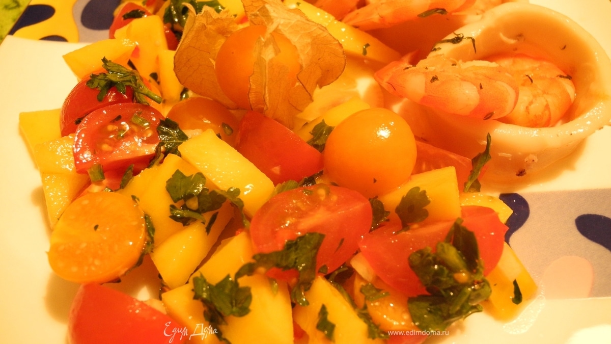 Морепродукты с сальсой из физалиса, манго и черри