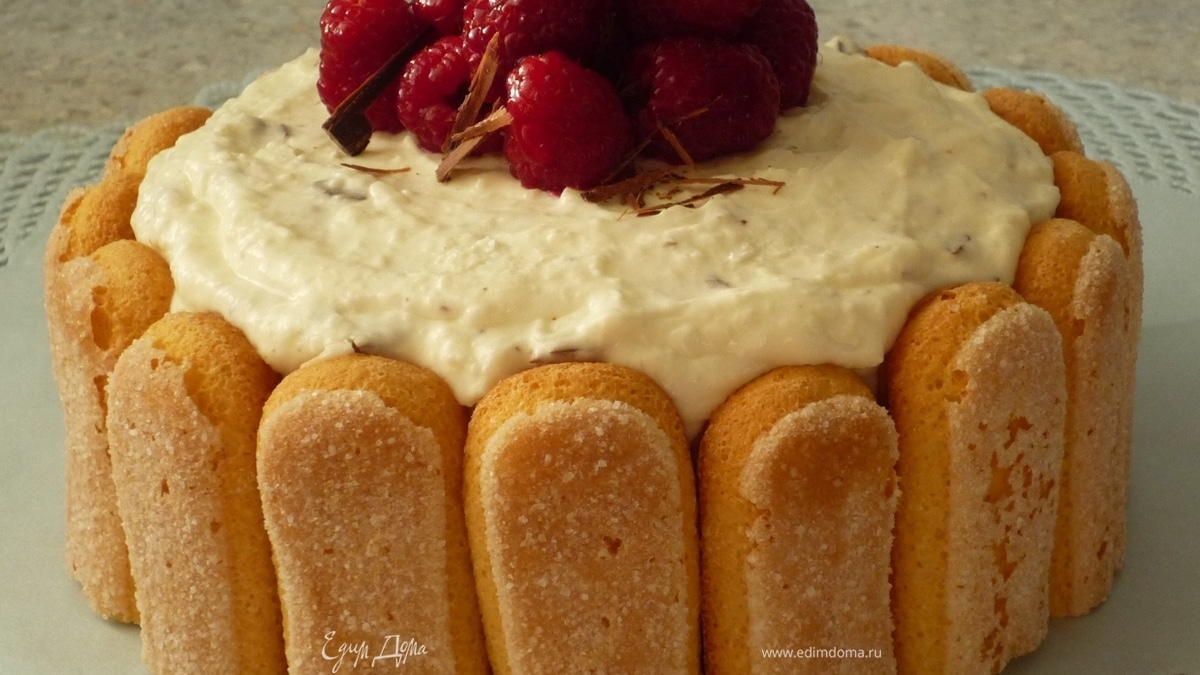 Хмельная шарлотка "Страчателла" с кремом из маскарпоне, вишневой водки и шоколадной крошки