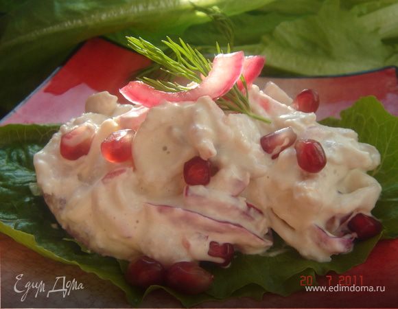 Салат с кальмарами и гранатом