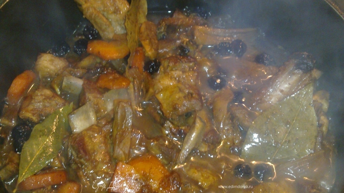 Свиные ребра с копченой вишней