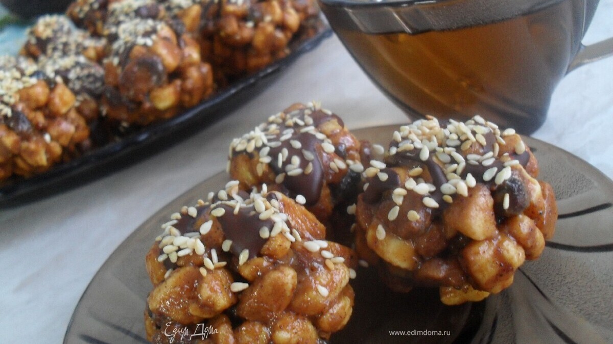 Десерт "Golden balls with chocolate"