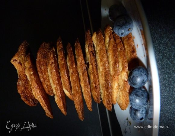 Печенье из белого шоколада с клюквой