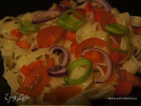 Феттучини со свежими овощами в соусе из рикотты