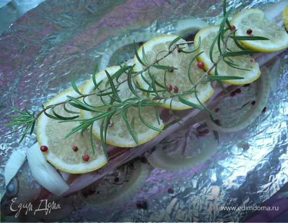 Запеченный судак с розмарином и лимонами Запеченный судак с розмарином и лимонами