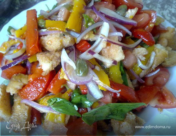 Хлебный тосканский салат с помидорами и перцем (Panzanella)